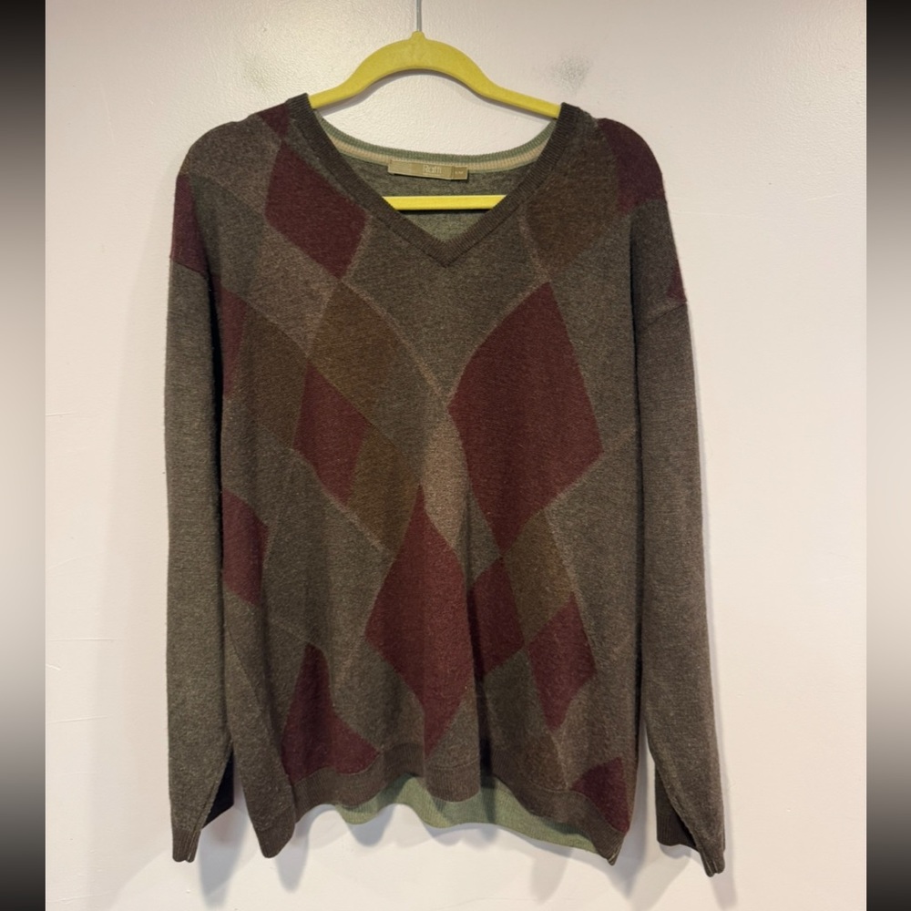 Raffi extra fine merino wool vneck‎ diamond sweater